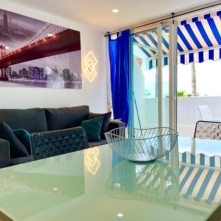 Miss Flora Playa Honda Apartmán *